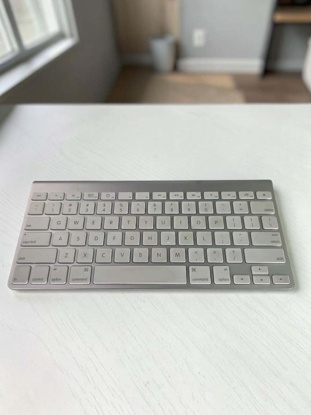 Apple Wireless Bluetooth Keyboard A1314 Silver Aluminum